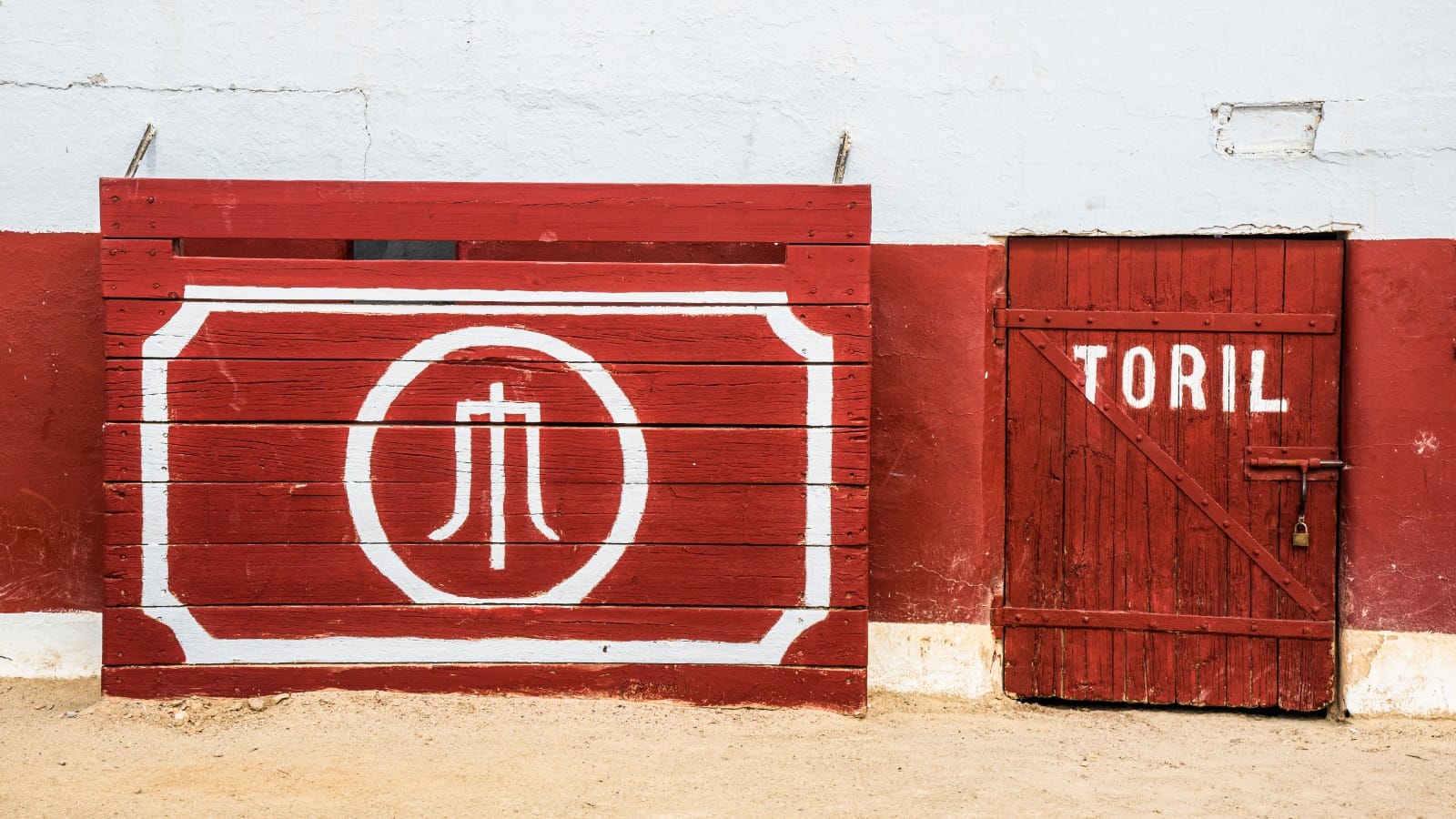 Detalle de la puerta del toril